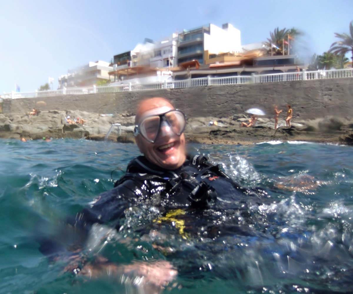 Nybörjardykare med instruktör på Gran Canaria