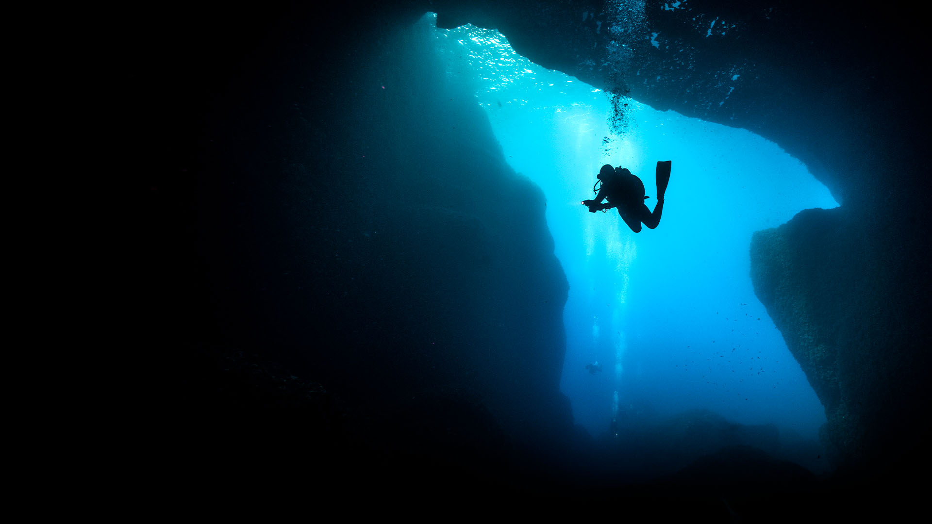 Diver exploring a South Gran Canaria dive site