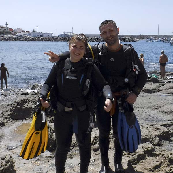 Friends and family enjoying a first diving experience